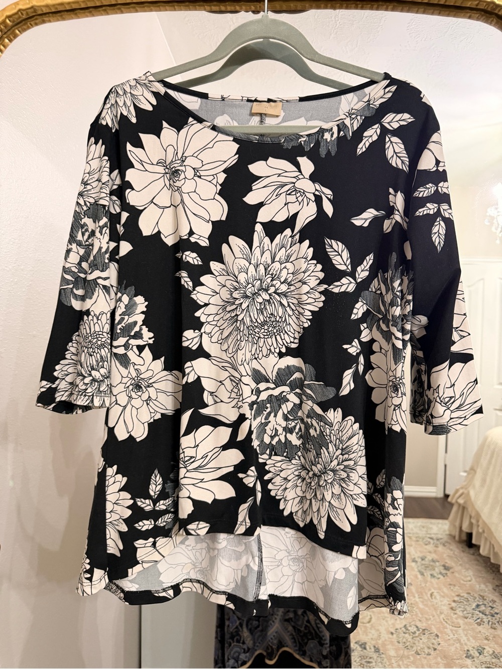 Black & White Floral Swing Blouse - Women